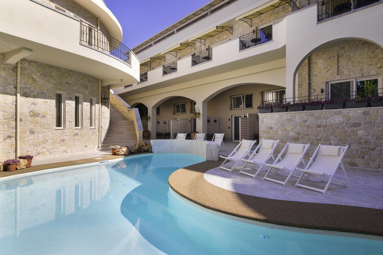 Neikos Mediterraneo Luxury Suites Hanioti Zewnętrze zdjęcie