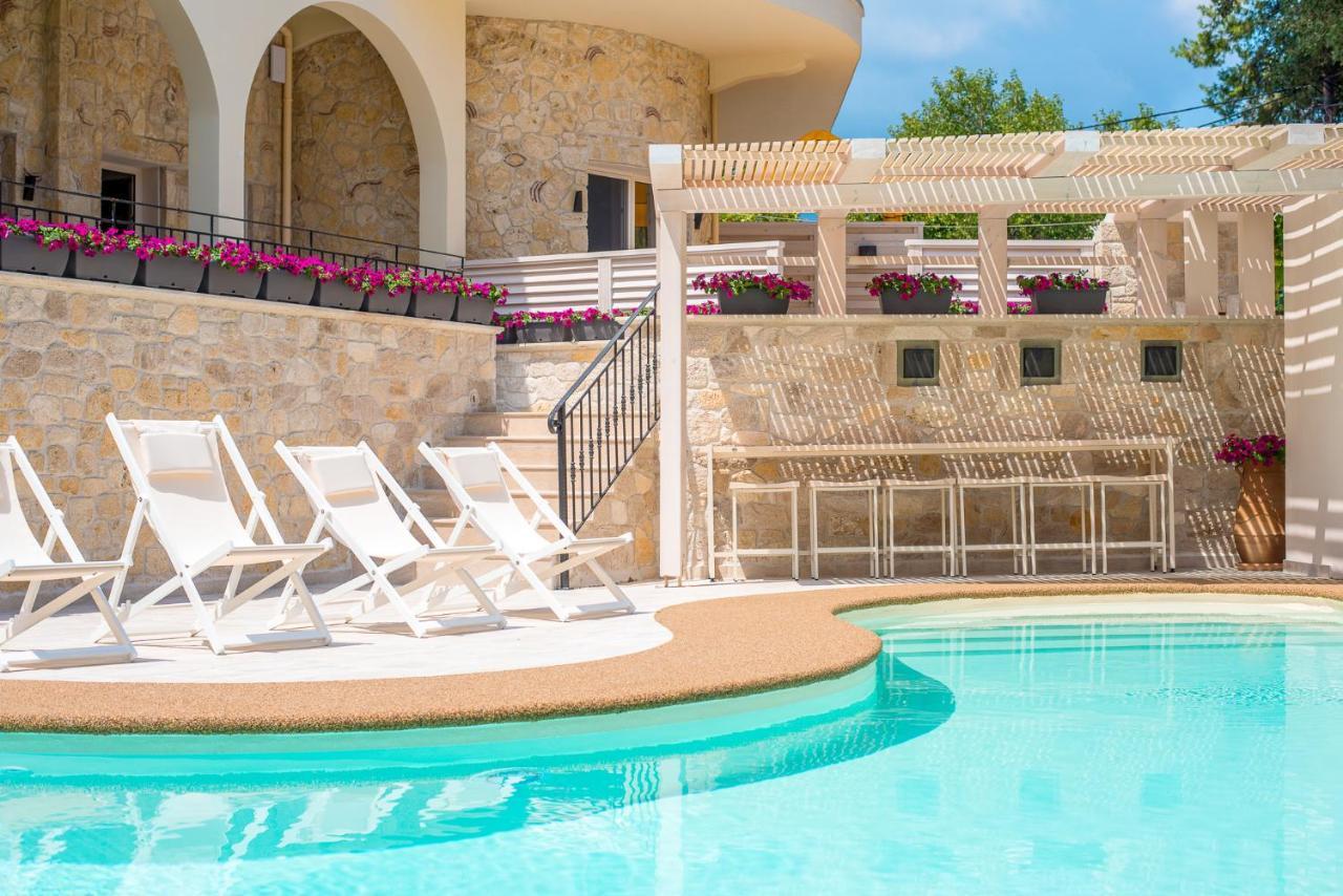 Neikos Mediterraneo Luxury Suites Hanioti Zewnętrze zdjęcie